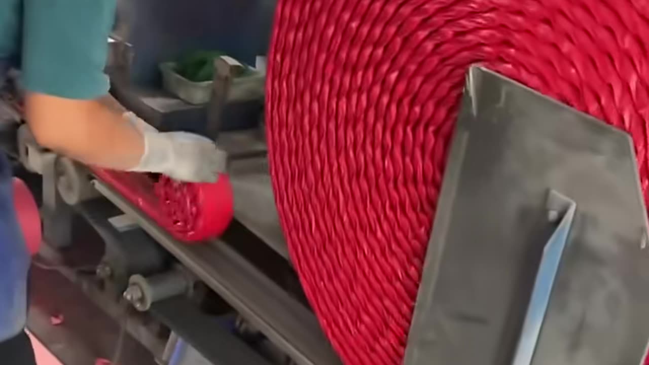 😮⚙️ Watch This Machine In Action – Pure Satisfying Power! | FeedMyCuriosity