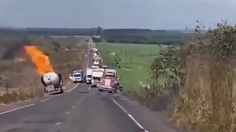 Restez loin des camion-citerne en feu!