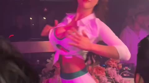 Incredible Bar Dance Performance – This Girl Knows How to Move!