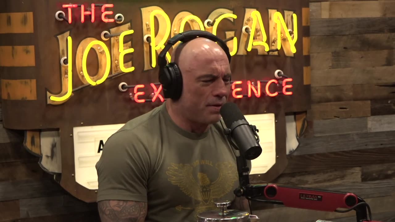 Joe Rogan Experience #2032 - BJ Penn & Tulsi Gabbard