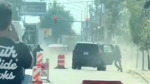 Derrick Evans - 🚨BREAKING： Here’s video of the armed woman shot by DHS in the black ...