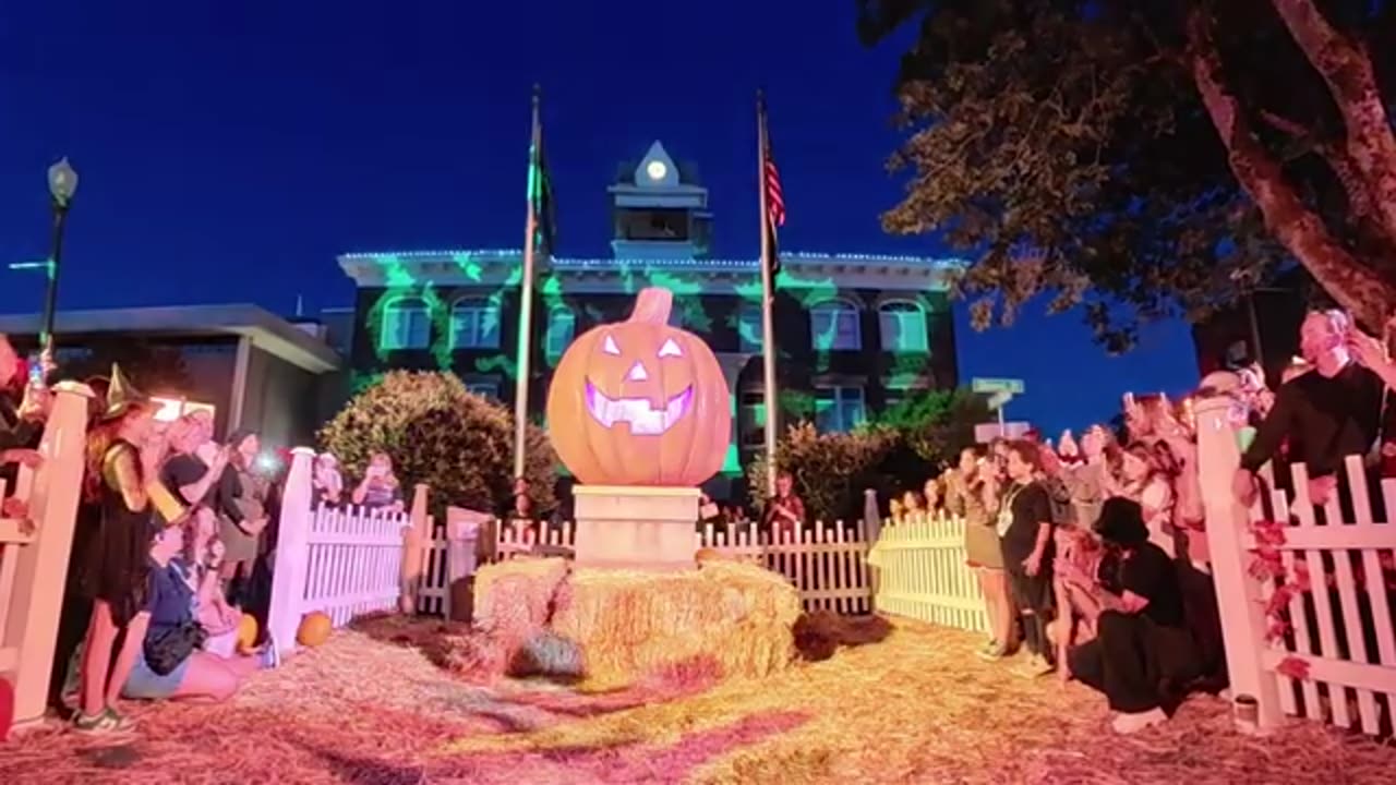'Spirit of Halloweentown' returns to St. Helens with star-studded welcome