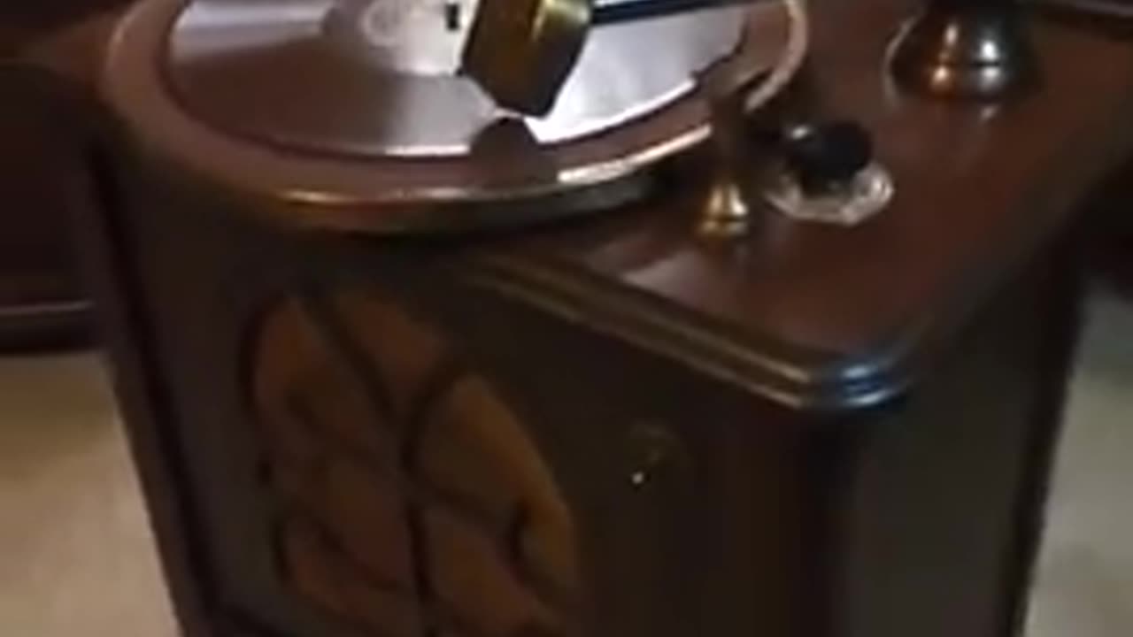 1920's Electric Majestic Phonograph Record Player