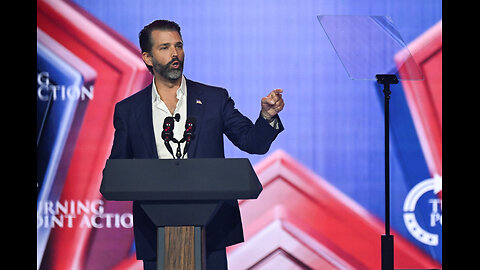 Момент Трамп позвонил участникам Turning Point на AmericaFest