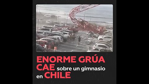 Grúa se desploma sobre gimnasio en Arica, Chile