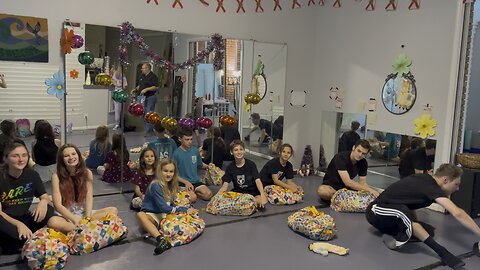 The No Drama Oireachtas Llama Who Brings Presents For Good Little Dancers!