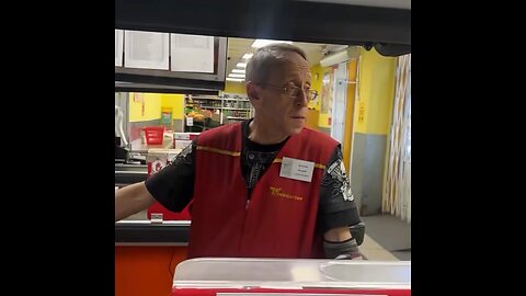 El cajero que anima a los clientes con su buena energía