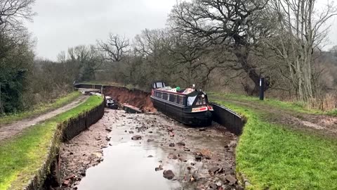 Sinkhole drains a Shropshire British canal, leaving boats stranded