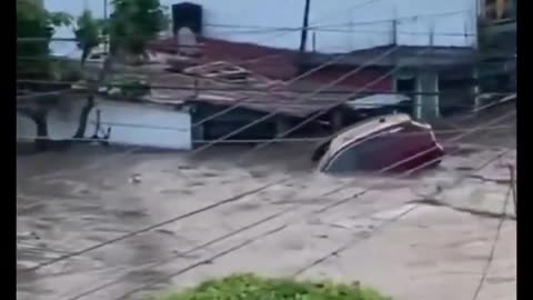 Heavy rainfall causes MASS flooding in Mexico, with rescue operations underway