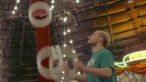 🤯✨ Watch This Pro Juggler Amaze with 7 Rings! | FeedMyCuriosity