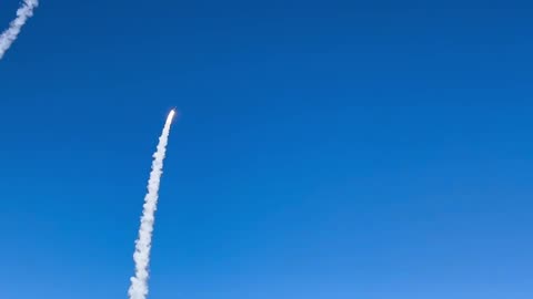 U.S. Navy fires SM-2 missiles 💪