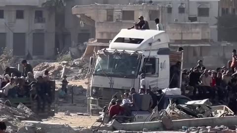 Dozens of Egyptian trucks help transport displaced Palestinians