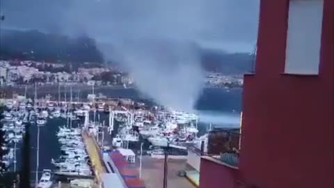 Tormenta extrema con mangas marinas provoca daños en España