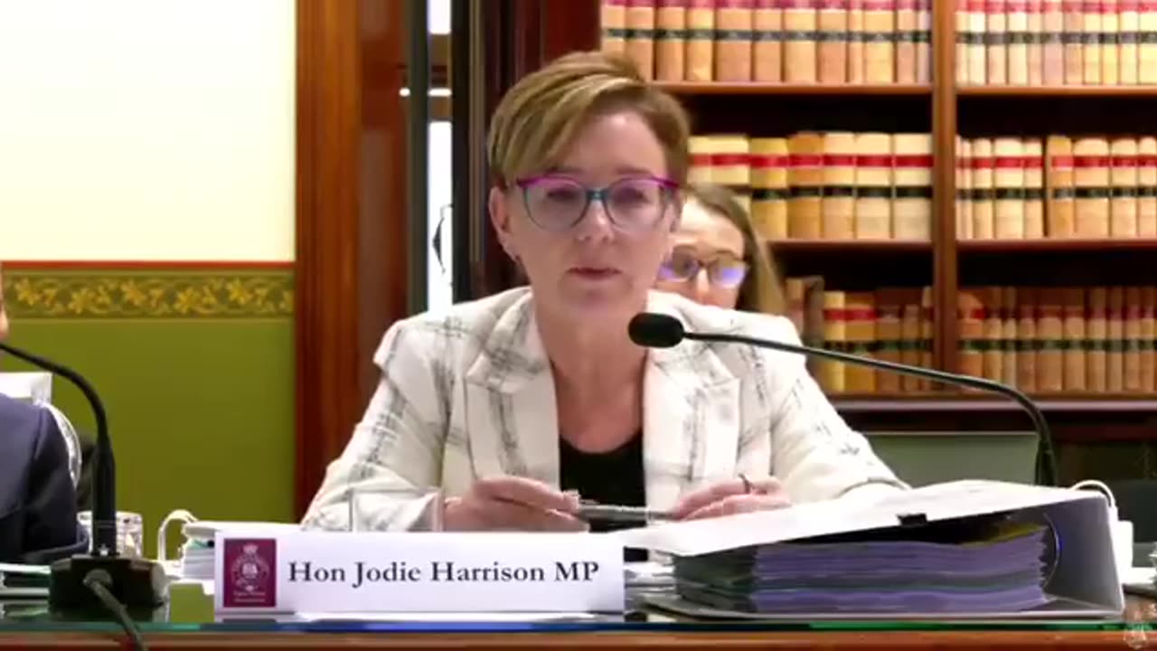 Australian politician says ok to men using women's toilets.