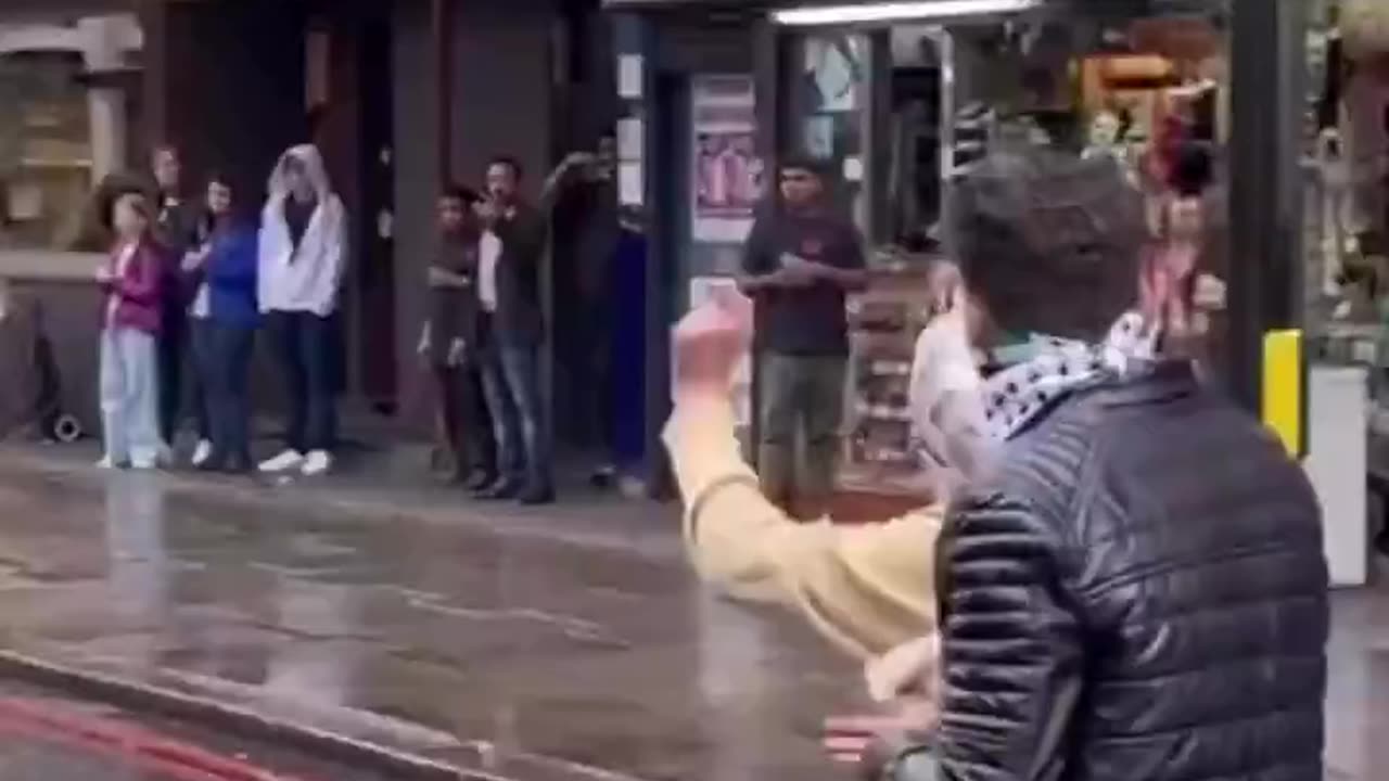 What do you say, @ShabanaMahmood, @Keir_Starmer, @SadiqKhan? Is this really the kind...