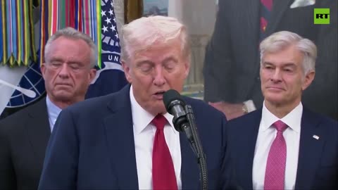 ファイザー社、トランプ大統領に屈服
