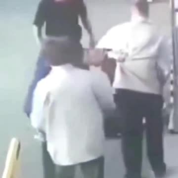Father murders his son’s bully in front of school