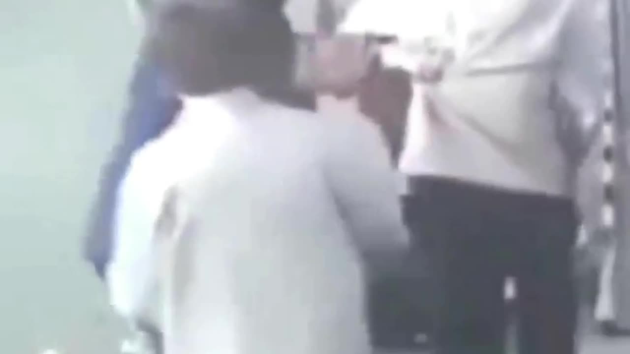 Father murders his son’s bully in front of school