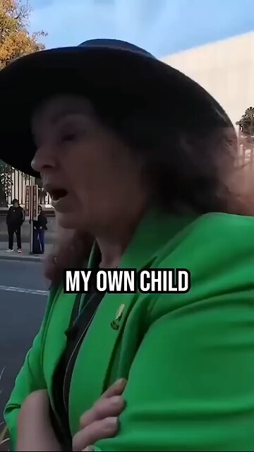 🇮🇪Protests in Ireland. A woman complains that local children are being