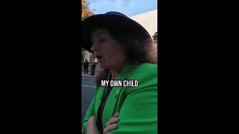 🇮🇪Protests in Ireland. A woman complains that local children are being