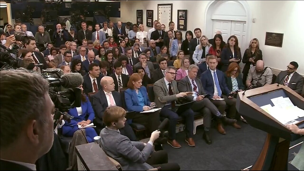 🔥Leavitt Regrets Giving AP Question After Insult