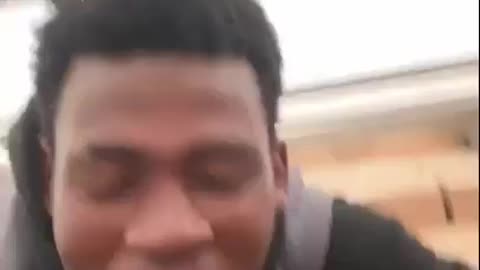 🚨 Video shows multiple illegal immigrants breaking into the UK on the back of lorries❗️