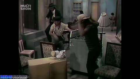 22 - não confunda a casa está caindo de velha com a velha esta caindo da casa