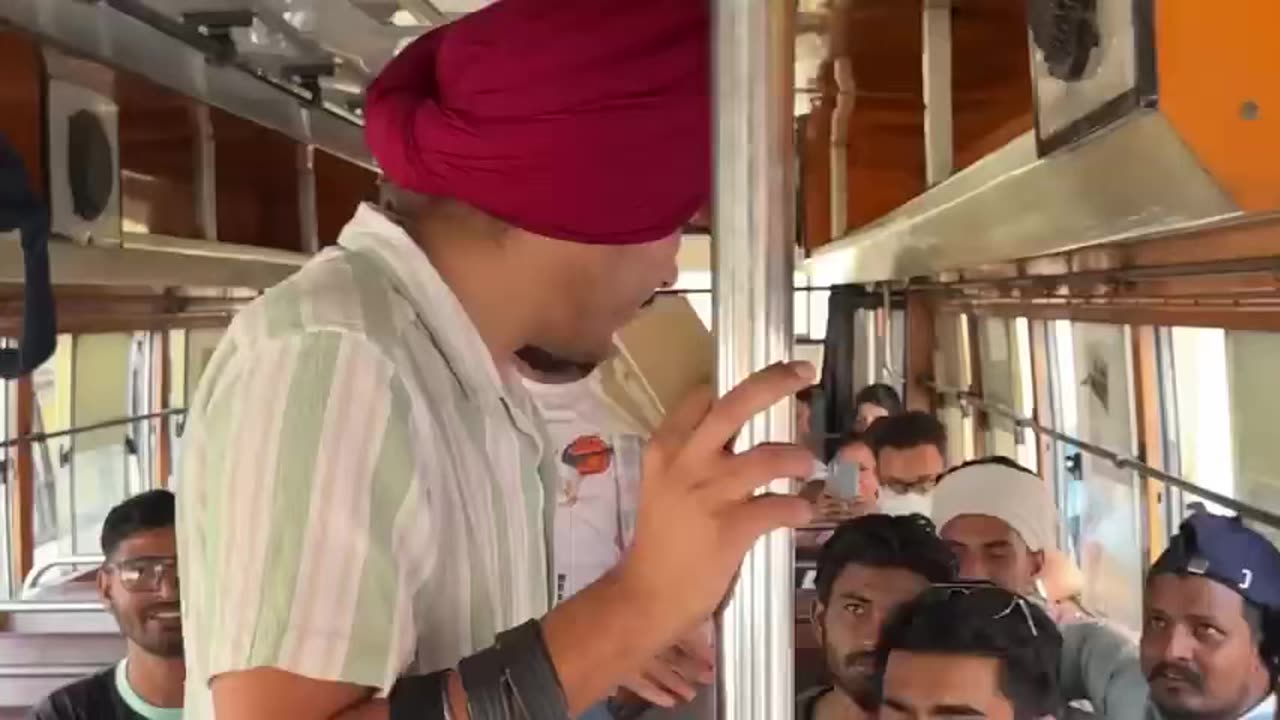 ਬਸ ਵਾਲਾ । 😂😂😂 । ਹੱਸ ਲੋ ਘੜੀ । bus wala candy saab funny video 😂😂