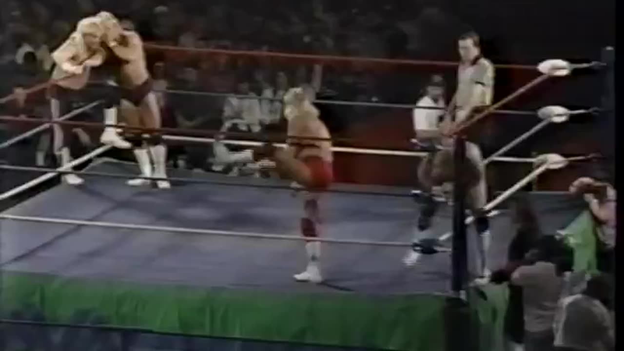 (1989.01.22) The Midnight Express vs The "Original" Midnight Express - WCW