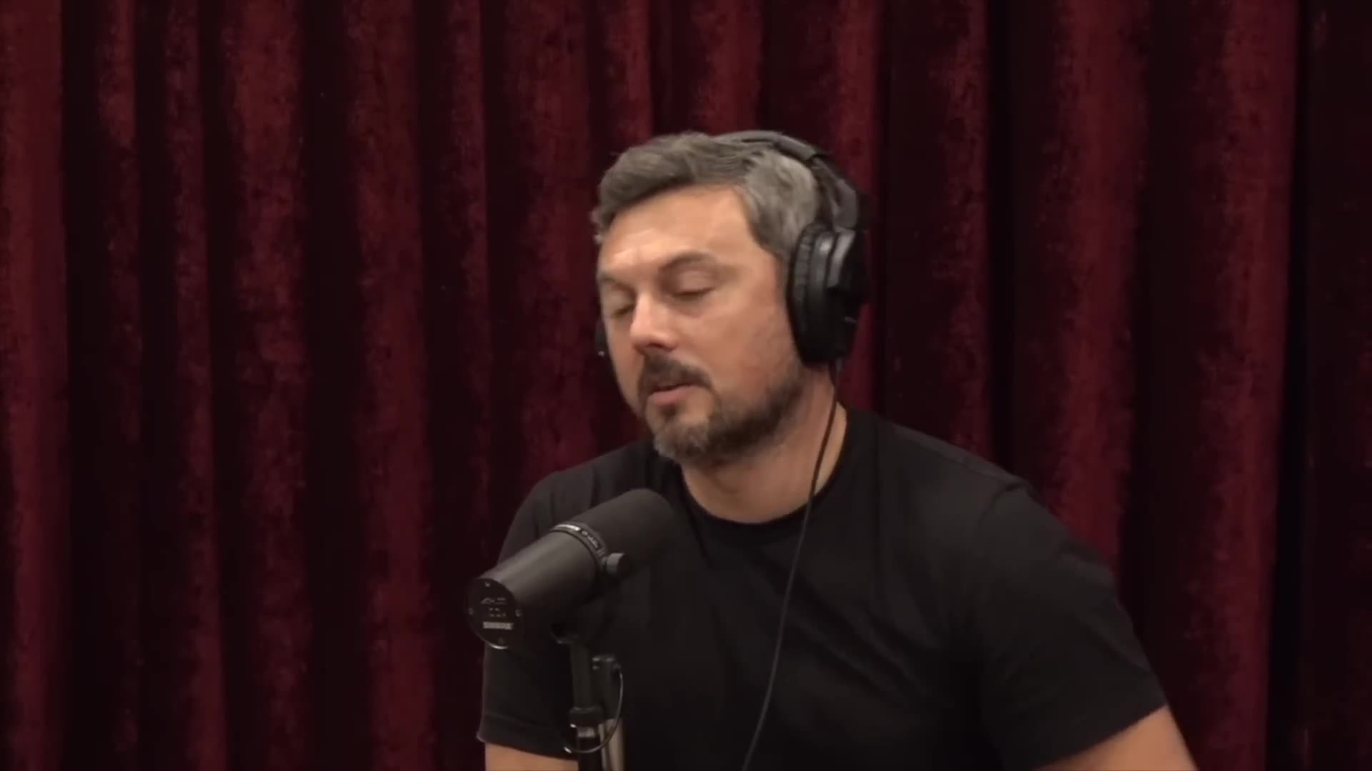 Inside the Government’s 80-Year Cover-Up of UFOs and Aliens JRE Clips