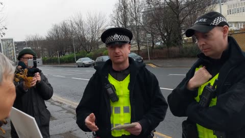 🚨BREAKING🚨: Scottish police filmed applying “buffer zone” law to “silent vigil"