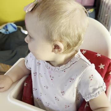 Baby Kayla Shows Off Her Cute Bow 🎀