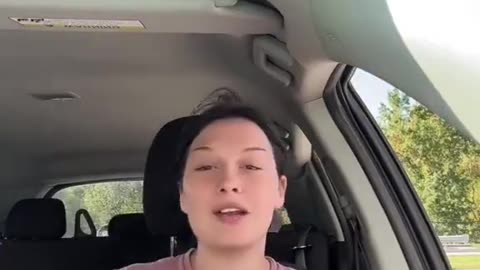 👀White liberal Tiktoker calls for citizens to shoot at ICE agents while they work