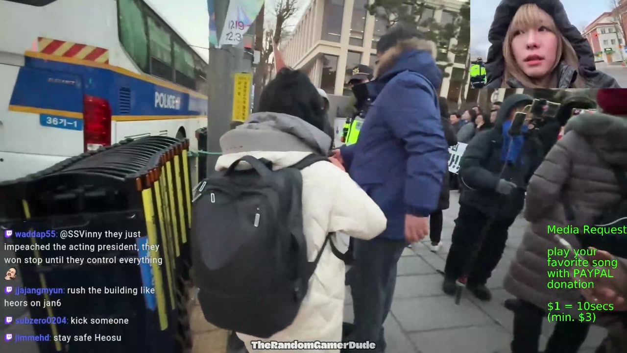 🇰🇷 Streamer EXBC gets up close to the protests in Seoul, South Korea