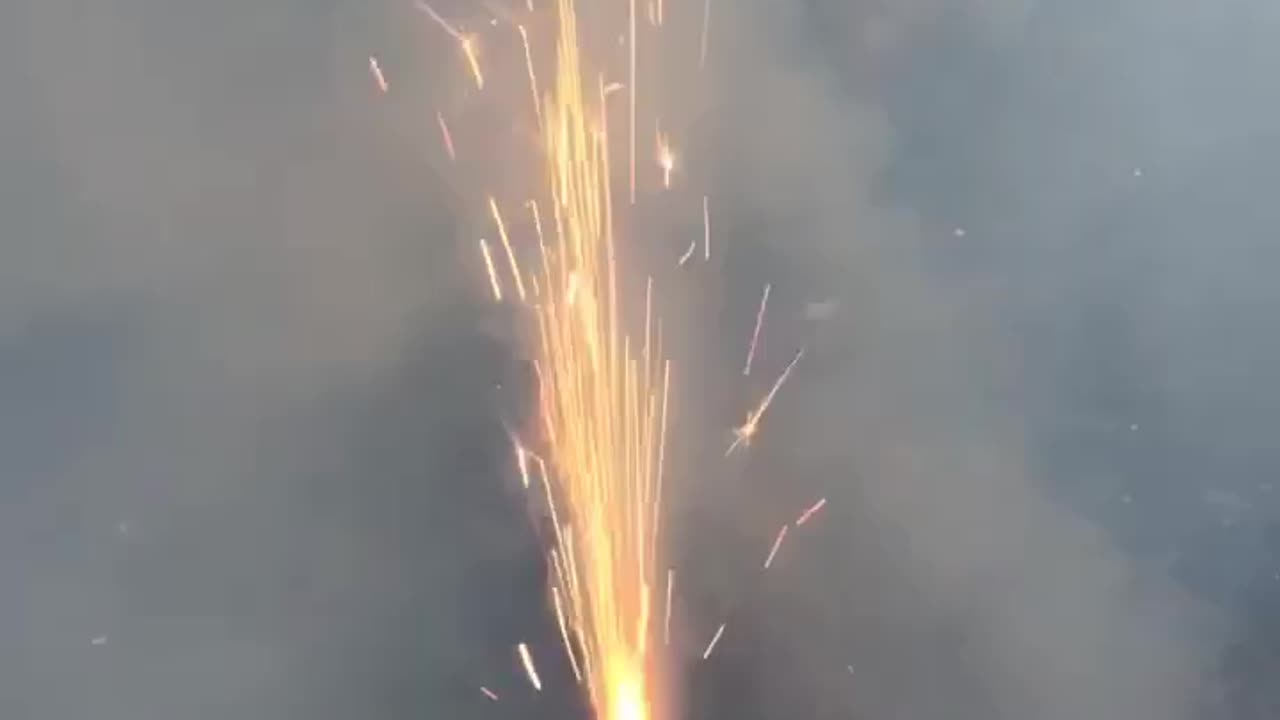 DIY Firework- fountain with crackling and bang_