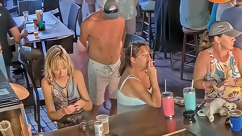 Candid Sexy Smoking Woman 686