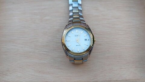 Watch Review of the Citizen Eco-Drive F810 Wristwatch .