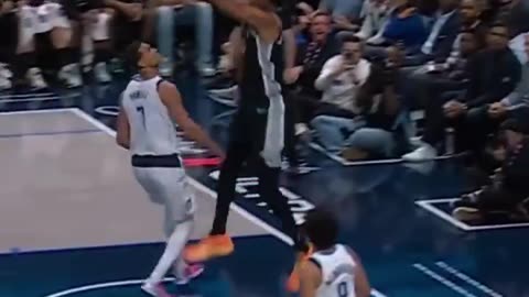 WEMBY RUINS COOPS DEBUT