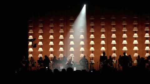 Chasing Pavements - Adele (live)