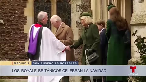 Familia real británica acude a servicio religioso en la finca de Sandringham para celebrar Navidad