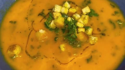 Carrot Soup with Spinach 🥕🥣🌿