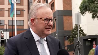 Australian prime minister visits Bondi shooting hero in hospital