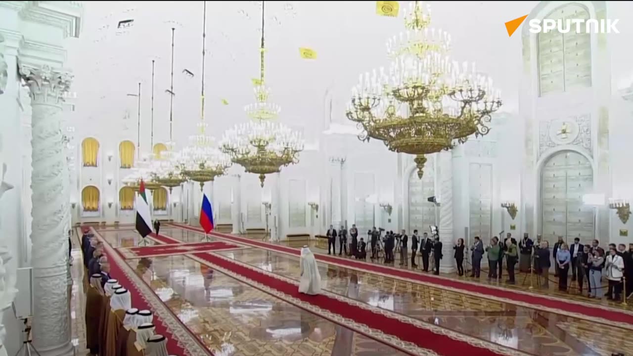 ⚡Putin greets UAE president at the Kremlin