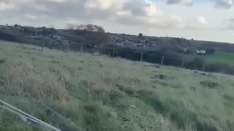 Angli/ Helikopteri bie nga qielli dhe përplaset në një fushë në Bolton