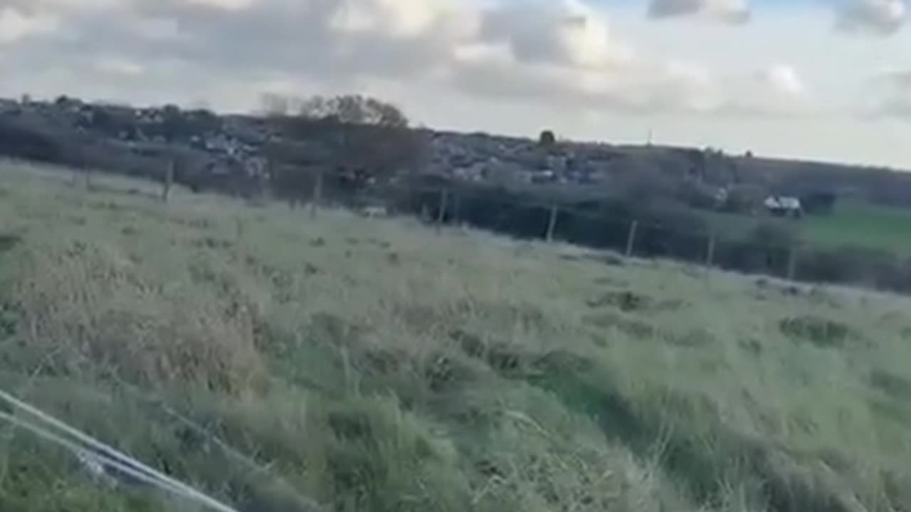 Angli/ Helikopteri bie nga qielli dhe përplaset në një fushë në Bolton