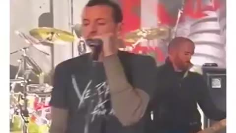 Shoutout to our scream king, ✨Chester Bennington✨#linkinpark #chesterbennington #fyp #shorts #music