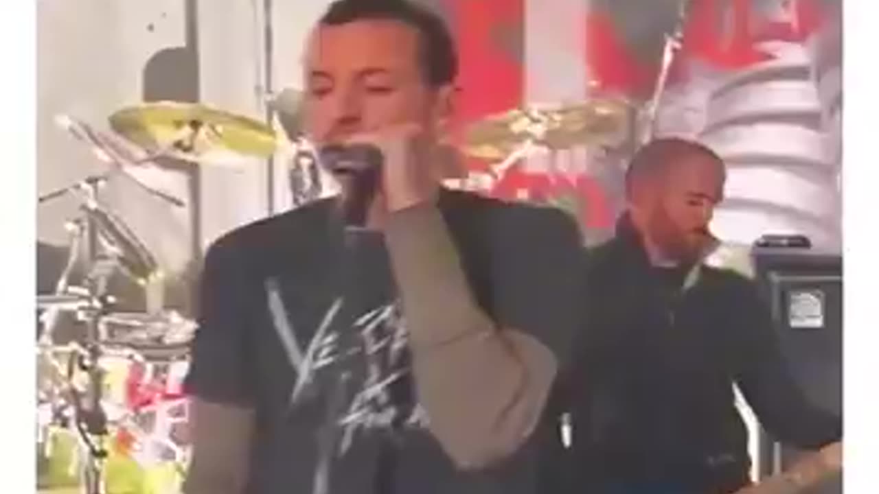 Shoutout to our scream king, ✨Chester Bennington✨#linkinpark #chesterbennington #fyp #shorts #music