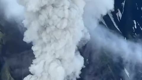 🤯🌋 Kamchatka's Krasheninnikov Volcano Erupts After 500 Years! See the Ash Plume | FeedMyCuriosity