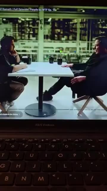 watch Elon Musk completely glitch for a minute and a half