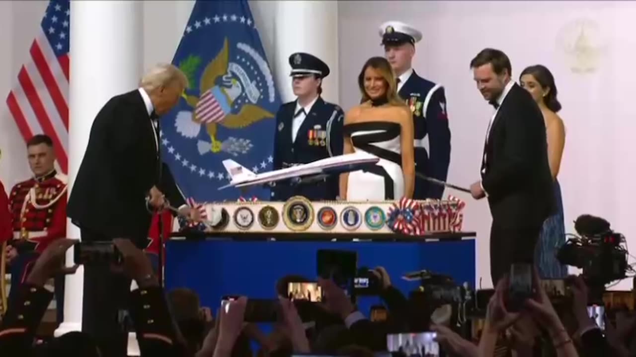 President Trump and VP Vance Cut the Presidential Cake